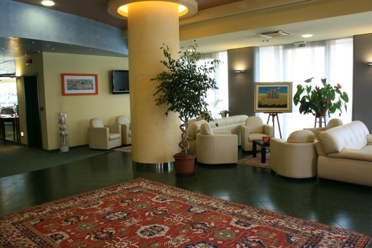 Hotel Senator Горгонцола Экстерьер фото