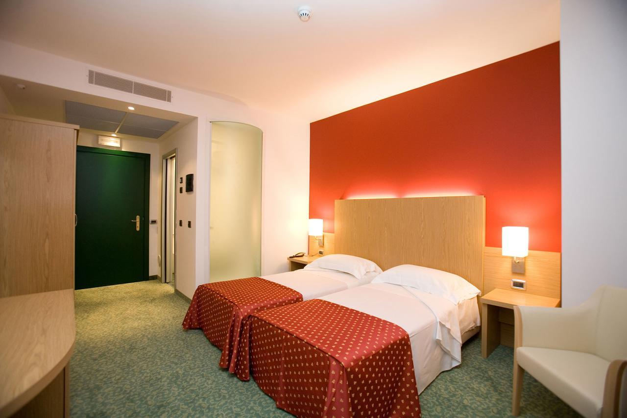Hotel Senator Горгонцола Экстерьер фото
