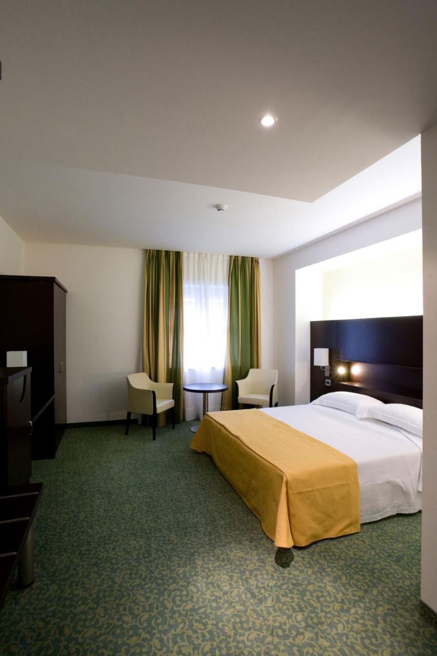 Hotel Senator Горгонцола Экстерьер фото